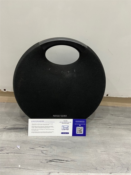Loa Harman Kardon Onyx Studio 6 - Màu đen - Ngoại hình: 97% - Trầy vai, sứt vải 1 chỗ - Kèm bộ sạc
