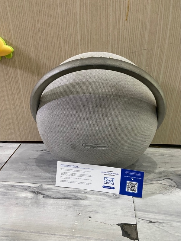 Loa Harman Kardon Onyx Studio 7 - 2 mode ( Bluetooth, dây 3.5mm) - Màu xám - Ngoại hình: 97% - Xấu , xước nhiều , da bị dơ - Kèm sạc