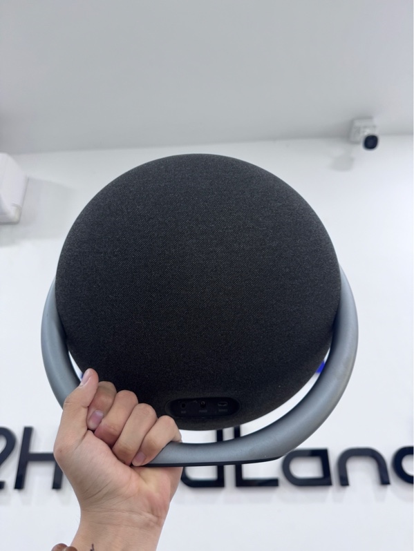 Loa Harman Kardon Onyx Studio 7 - Màu đen - Ngoại hình 97% - Tay xách trầy, mặt loa dính keo - Kèm 1 sạc