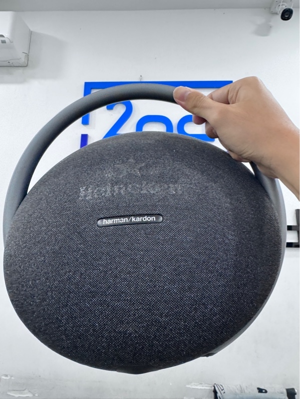Loa Harman Kardon Onyx Studio 7 - Màu đen - Ngoại hình 97% - Tay xách trầy, mặt loa dính keo - Kèm 1 sạc