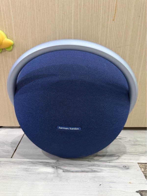 Loa Harman Kardon Onyx Studio 8 - Màu xanh - Ngoại hình: 97% - Xước viền loa - Kèm sạc