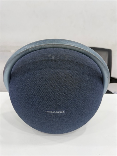 Loa HK Loa Onyx Studio 7 - Màu xanh - Ngoại hình 96% - Trầy nặng phần tay cầm , trầy logo , rách vải nhẹ - Kèm sạc LK