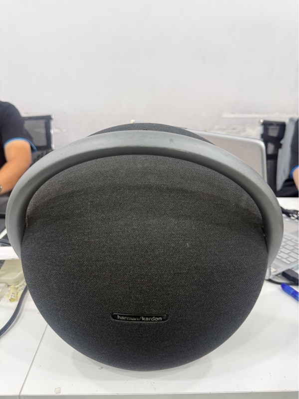 Loa HK Onyx 7 - Màu đen - Ngoại hình 97% - tay cầm trầy xước nhiều ,trầy logo - Kèm sạc