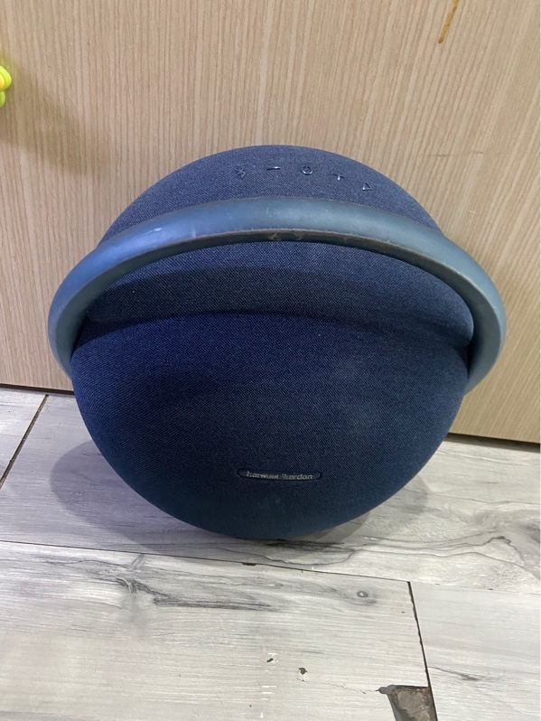 Loa HK Studio Onyx 7 - Màu xanh - Ngoại hình: 96% - Mất cao su đế, trầy quai xách nặng - Body