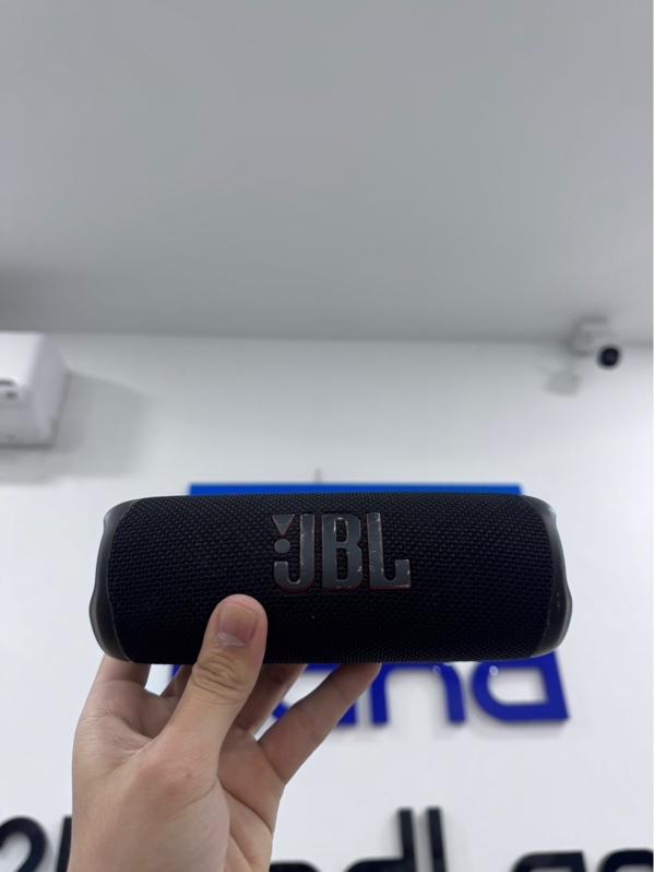 Loa JBL Flip 6 - Màu đen - Ngoại hình 96% - Trầy xước logo, rách cao su hai đầu, nhựa trong ố - Body