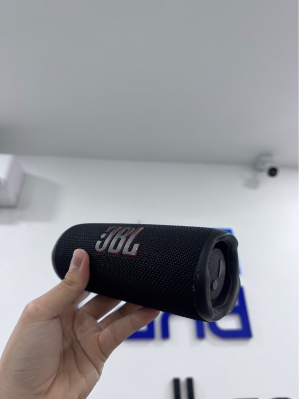 Loa JBL Flip 6 - Màu đen - Ngoại hình 96% - Trầy xước logo, rách cao su hai đầu, nhựa trong ố - Body