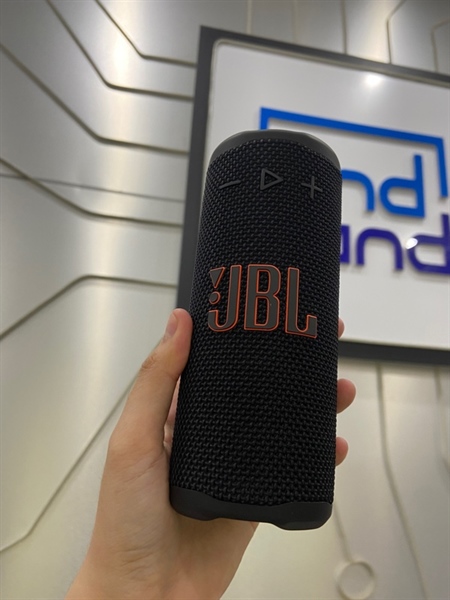 Loa JBL Grip - Màu đen - Ngoại hình: 99% - Kèm dây sạc