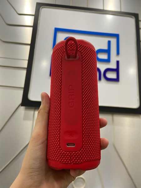 Loa JBL Grip - Màu đỏ - Ngoại hình: 98% - Kèm dây sạc 1