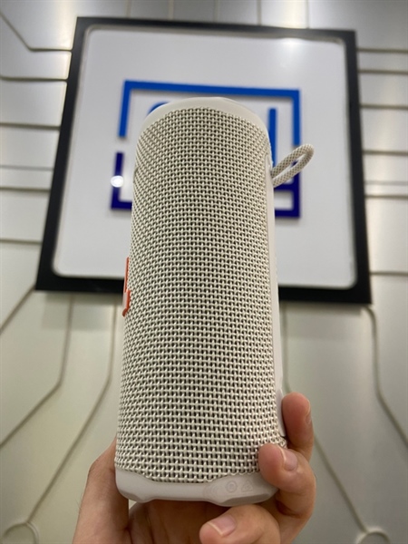 Loa JBL Grip - Màu trắng - Ngoại hình: 99% - Body - Kèm sạc 1