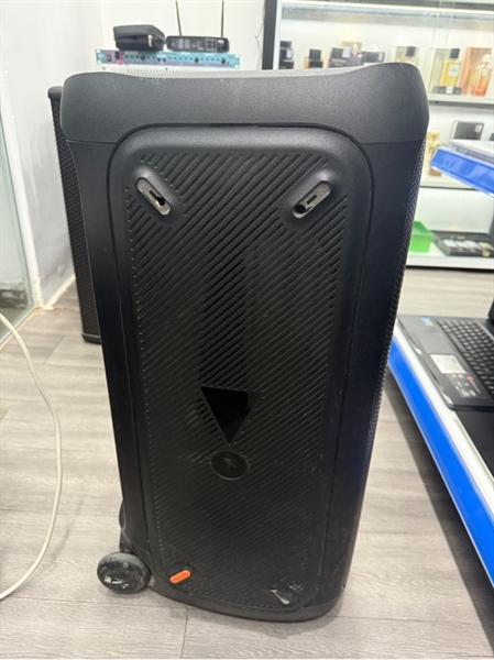 Loa JBL Party Box 310 - Màu đen - Ngoại hình 97% - Mất cao su đế hông - Kèm dây sạc