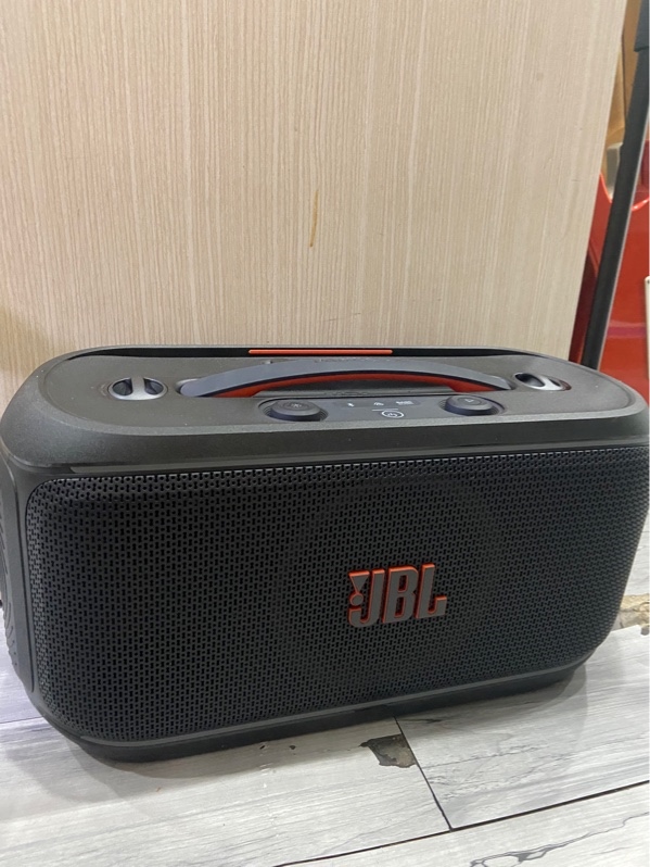 Loa JBL PartyBox On The Go 2 - Màu đen - Ngoại hình: 98% - Kèm 2 Mic, Dây Đeo, Nguồn