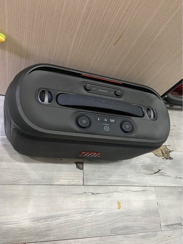 Loa JBL PartyBox On The Go 2 - Màu đen - Ngoại hình: 98% - Kèm 2 Mic, Dây Đeo, Nguồn