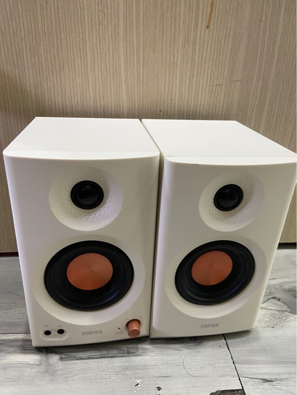 Loa kiểm âm Edifier MR3 - Màu trắng - Ngoại hình: 97% - Kèm dây kết nối + dây nguồn