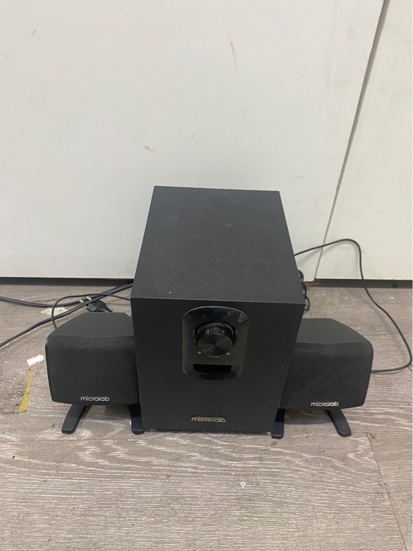 Loa siêu trầm Microlab M-108 - Màu đen - Ngoại hinhg 97% - Kèm 1 bass, 2treble ( Rè nhẹ)