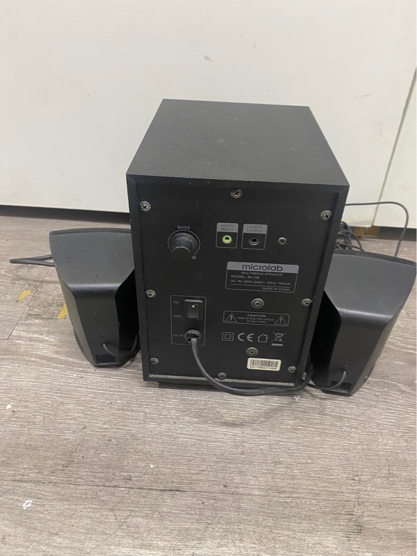 Loa siêu trầm Microlab M-108 - Màu đen - Ngoại hinhg 97% - Kèm 1 bass, 2treble ( Rè nhẹ)