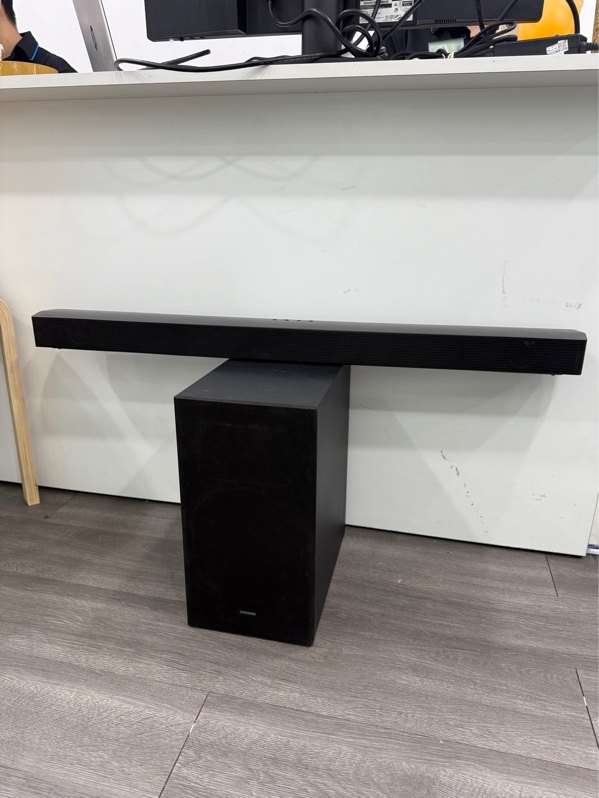 Loa Soundbar Samsung HW-B550 - Màu đen - Ngoại hình 97% - xuống màu nhẹ - Kèm thùng sub 45w , 1 remote