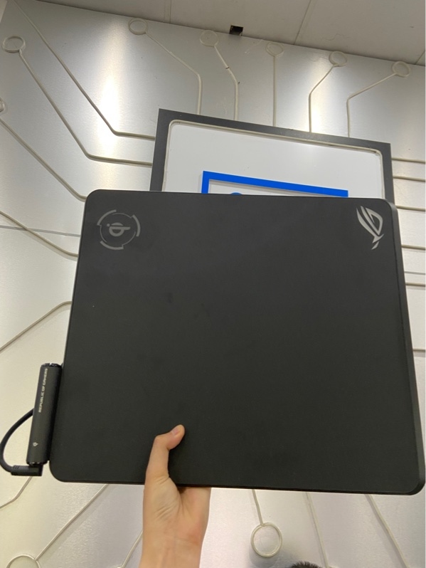 Lót chuột Asus ROG Balteus Qi - Led RGB - Màu đen - Ngoại hình: 98% - FullBox