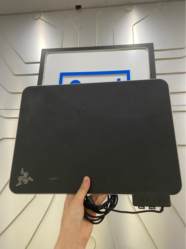 Lót chuột Razer FireFly V2 - Led RGB - 355mm x 255mm x 3mm - 1 mode dây - Chống trượt - Màu đen - Ngoại hình: 97% - Body