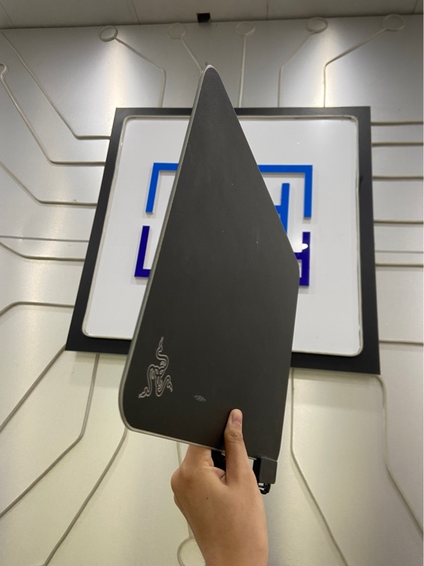 Lót chuột Razer FireFly V2 - Led RGB - 355mm x 255mm x 3mm - 1 mode dây - Chống trượt - Màu đen - Ngoại hình: 97% - Body