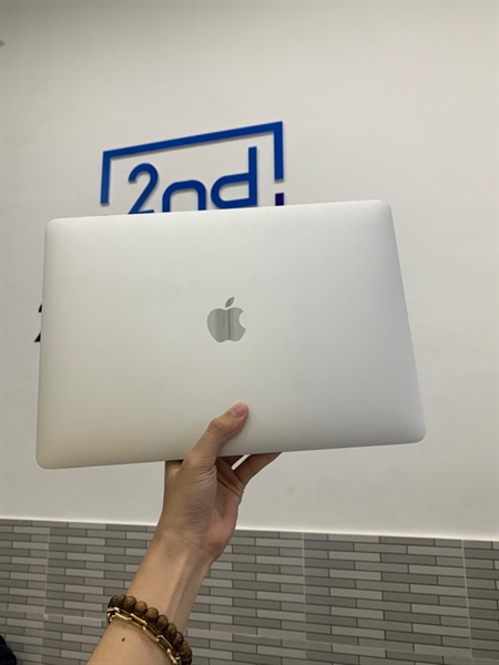 Macbook Air 13 2019 - Chip i5 - 8/256GB SSD - Màu xám - Pin bình thường chu kì sạc 416 lần - Ngoại hình: 98% - Màn ám hồng nhẹ, mục ron màn - Body