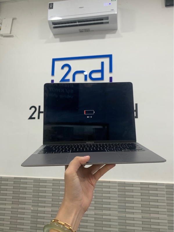 Macbook Air 13 2020 - i5 4 cores - Ram 8GB/SSD 256GB - Màu xám - Pin bảo trì - Ngoại hình: 97% - Màn ám hồng - Kèm sạc