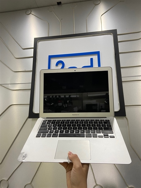 Macbook Air 13 inch 2015 - Intel Core i5 lõi kép - Ram 8/128GB - Pin bình thường - Màu bạc - Ngoại hình: 97% - Tróc sơn nặng, màn ám hồng, phản quang - Kèm sạc 1