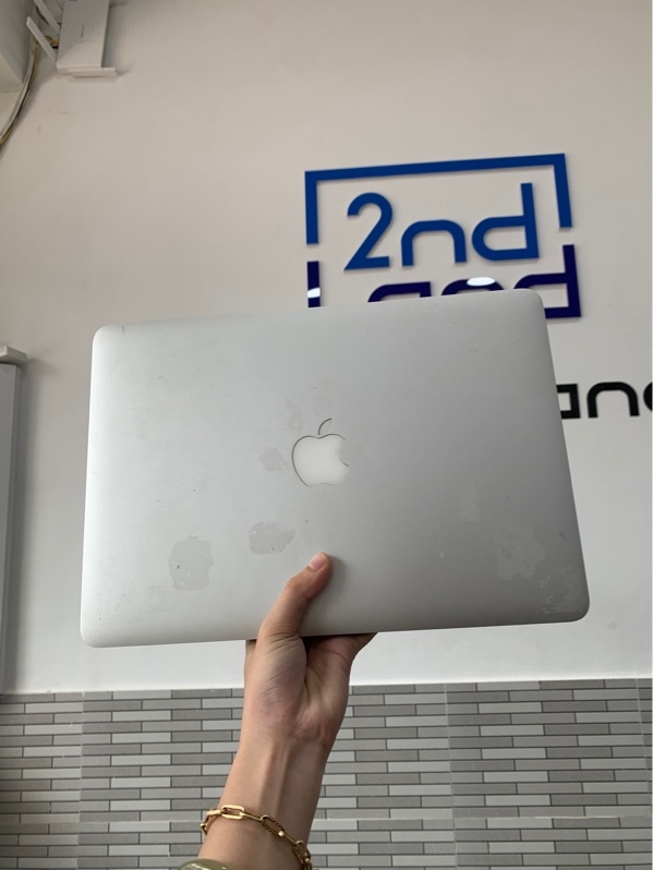Macbook Air 13 inch 2017 - Core i5 - Ram 8GB/128GB - Màu bạc - Pin bình thường - Ngoại hình: 97% - Cấn góc - Kèm sạc