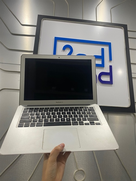 Macbook Air 13 inch 2017 - i5 1.8ghz 8GB 128GB - Pin lỗi - Màu bạc - Ngoại hình: 96% - Màn phản quang nhẹ - loa rè nhẹ - Body - Kèm sạc 1