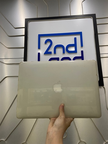 Macbook Air 13 inch 2017 - Intel Core i5 - Ram 8/256GB - Intel HD Graphics 6000 - Pin bảo trì - Màu trắng - Ngoại hình: 97% - Màn in phím, bụi trong màn, màn trầy 1 đường, phản quang dài - Kèm sạc - không bảo hành