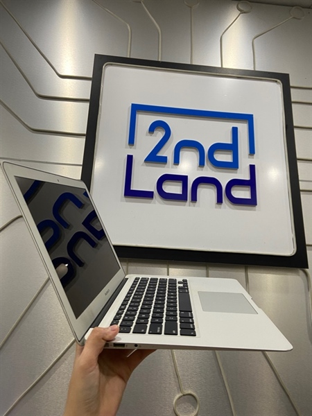 Macbook Air 13 inch 2017 - Ram 8/128GB - i5 - Pin bình thường - Sạc 453 lần - Màu bạc - Ngoại hình: 98% - Kèm sạc 2