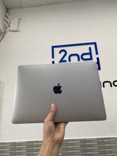 Macbook Air 13 inch 2018 - Core i5 lõi kép - Ram 8GB/128GB - Màu bạc - Pin bình thường chu kì sạc 414 lần - Ngoại hình: 98% - Kèm sạc