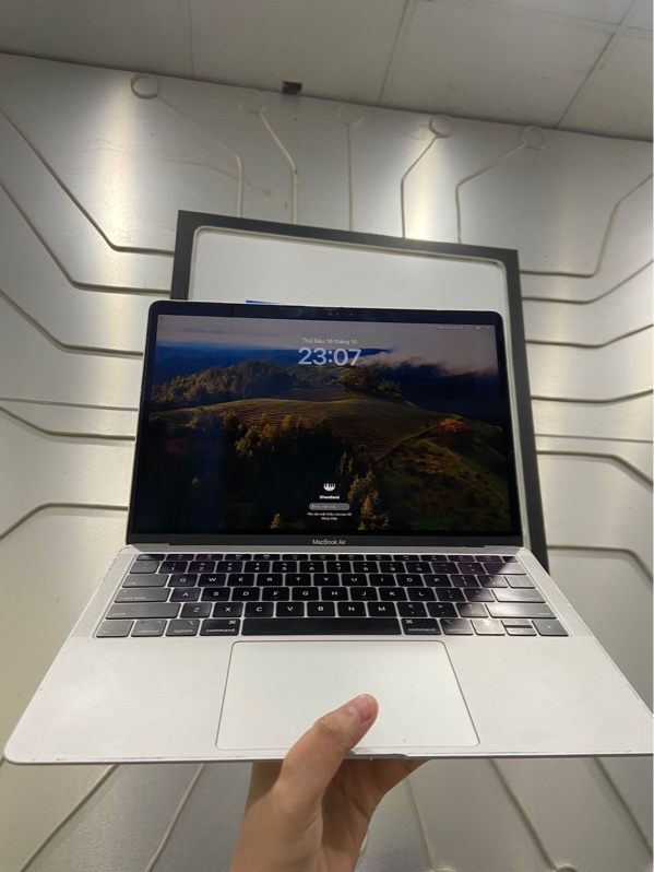 MacBook Air 13 inch 2018 - Intel Core i5 lõi kép - Ram 8/256GB - Màu bạc - Ngoại hình: 97% - Màn ám hồng - Kèm Box + sạc