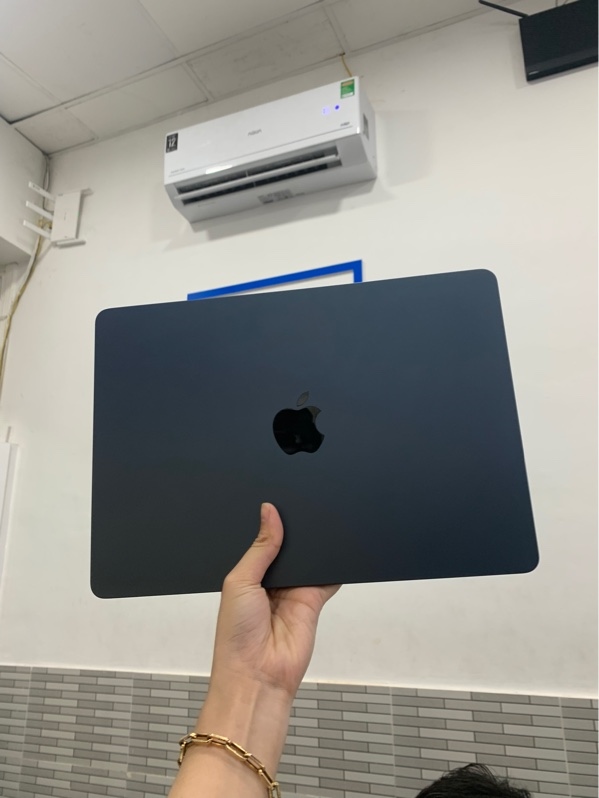 MacBook Air 13 inch 2022 M2 - RAM 16GB / SSD 256GB - Màu xanh - Pin 96% chu kỳ sạc 66 lần - Ngoại hình: 98% - Fullbox