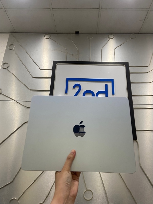 Macbook Air 13 inch M4 2025 - Chip Apple M4 - Ram 16/256GB - Pin 96% - Chu Kỳ 110 - Màu xanh - Ngoại hình: 98% - Kèm sạc