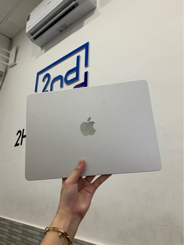 MacBook Air 13 inch M5 - RAM 16GB/SSD 512GB - Màu bạc - Pin 100% chu kì sạc 122 lần - Ngoại hình: 98% - Kèm sạc