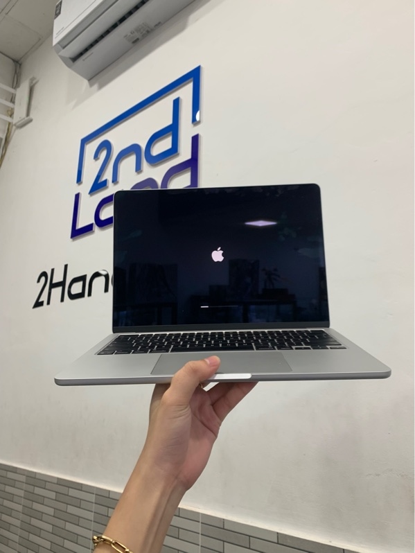 MacBook Air 13 inch M5 - RAM 16GB/SSD 512GB - Màu bạc - Pin 100% chu kì sạc 122 lần - Ngoại hình: 98% - Kèm sạc