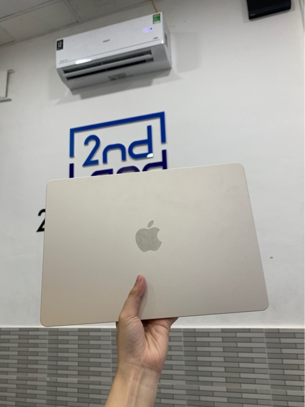 Macbook air 13 - M3 - Ram 8gb/ssd 256gb - Màu vàng nhạt - Pin 100% chu kì sạc 46 lần - Ngoại hình: 98% - Kèm sạc