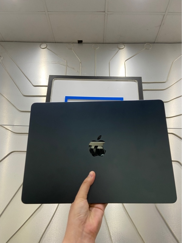 Macbook Air-13inch ( M3 2024) - Ram 16/256GB - Pin 95 - Chu kỳ sạc 187 - Màu xanh - Ngoại hình: 97% - Màn ám hồng, in phím, xước thân - Kèm Box + sạc