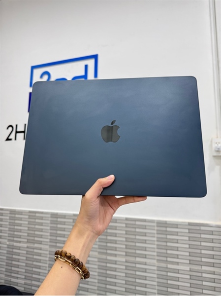 Macbook Air 15inch 2023 M2 - 8/512GB - Màu xanh - Pin 98% chu kì sạc 120 lần - Ngoại hình 98% - Màn in phím, phím Ý - Body, kèm sạc