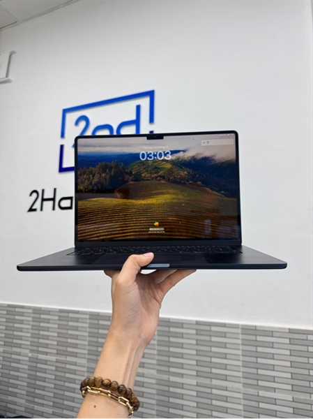 Macbook Air 15inch 2023 M2 - 8/512GB - Màu xanh - Pin 98% chu kì sạc 120 lần - Ngoại hình 98% - Màn in phím, phím Ý - Body, kèm sạc 1