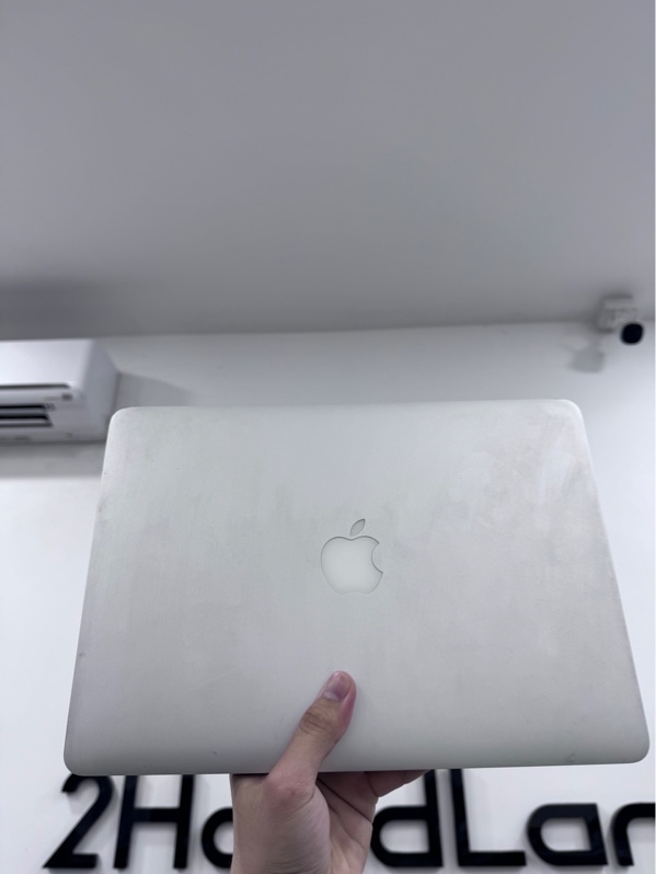 Macbook Air 2017 - 13 inch - i5 lõi kép - 8/128Gb - Màu bạc - Pin bình thường, chu kỳ sạc 284 - Ngoại hình 97% - Viền trầy cấn góc, màn trầy, ám hồng nhẹ, cao su viền màn cấn - Kèm sạc