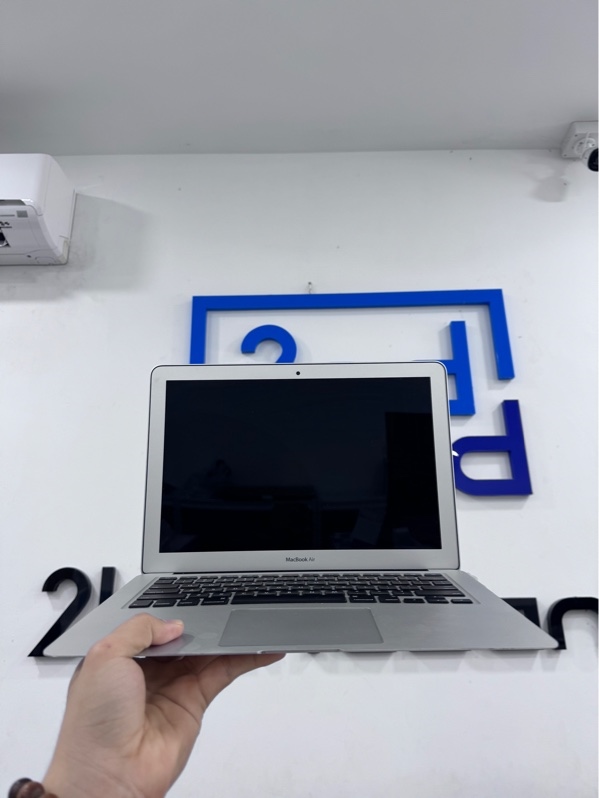 Macbook Air 2017 - 13 inch - i5 lõi kép - 8/256Gb - Màu xám - Pin bình thường, chu kỳ sạc 536 - Ngoại hình 97% - Màn ám hồng, tối góc, viền trầy xước, đáy trầy - Kèm 1 sạc linh kiện