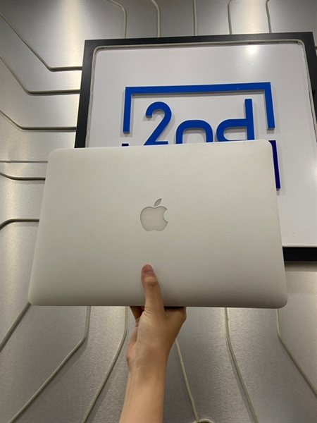 Macbook Air 2017 - 13 inch - Ram 8GB- 128GB - Phím nhật - Pin phù - Màu bạc- Ngoại hình 97% - Bàn phím rớt 1 nút - FullBox 1