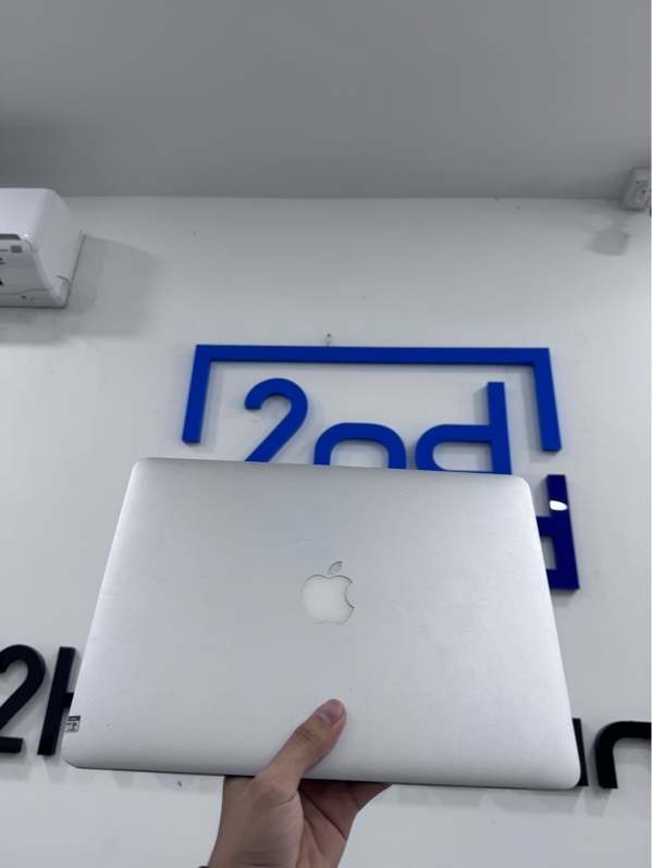 Macbook Air 2017 - 13inch - intel core i5 lõi kép - card intel HD Graphics 6000 - 8/128GB - Pin bình thường, chu kỳ 59 - Ngoại hình 97 - Trầy xước, mất đệm cao su, màn ám vàng viền - Kèm sạc