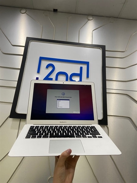 Macbook Air 2017 - i5 Ram 8/128GB - Pin sạc 5XX lần - Màu bạc - Ngoại hình: 97% - Màn ám viền đen nhẹ, 1 chấm phản quang - Kèm sạc zin 1