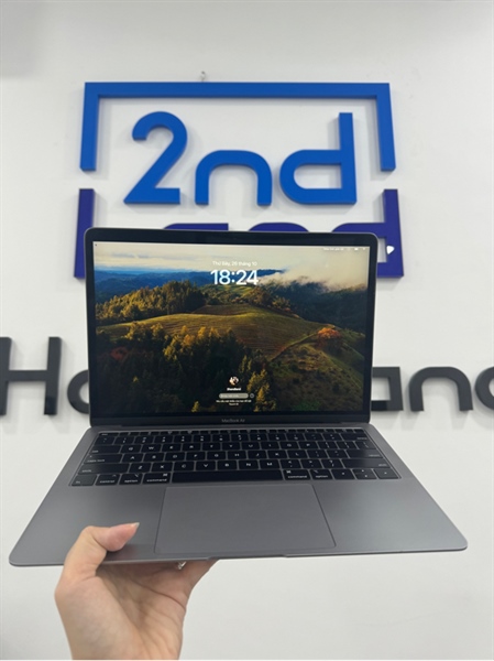 Macbook Air 2019 Retina - 13 inch - Dual core i5 - Ram 8/128GB - Màu bạc - Pin bình thường - Ngoại hình 98% - Màn có đốm phản quang nhỏ - Kèm sạc 2