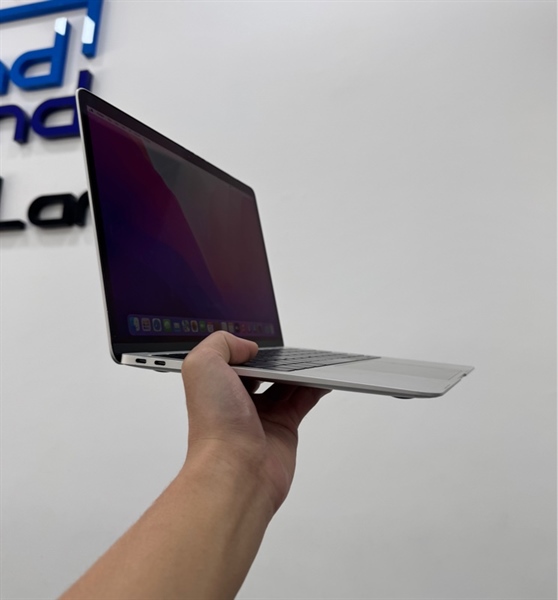 Macbook Air 2019 Retina 13inch - i5 lõi kép - 8/256GB - Pin bình thường - Màu bạc - Ngoại hình 97% - Màn ám phản quang - Kèm sạc 1