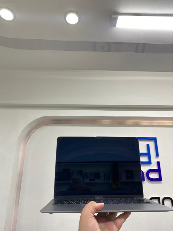 MacBook Air 2020 13 inch - intel core i3 - 8/256gb SSD - Màu bạc - Pin bình thường - Ngoại hình 97% - Cấn góc, layout phím nhật - Kèm sạc