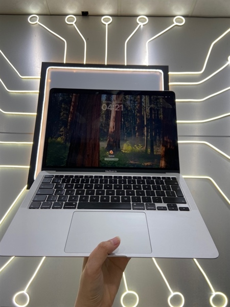 MacBook Air 2020 - Chip i5 - Ram 8/512GB - Pin bình thường - Chu kì sạc 275 lần - layout nhật - Màu bạc - Ngoại hình: 97.5% - Màn 1 hạt bụi trong - Kèm sạc 1