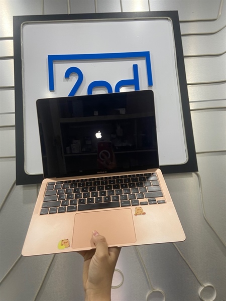 Macbook Air 2020 - i51-1GHZ - Card intel 1536MB - Ram 8/256GB - Màu hồng - Ngoại hình: 98% - Màn bụi trong 1 chấm - FullBox 1
